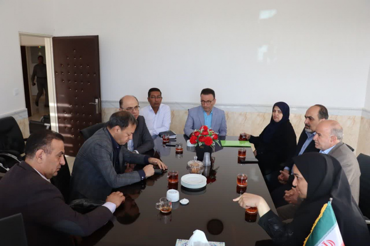 سفر یک روزه مسئولین دانشگاه علوم پزشکی اراک به فراهان؛ تأکید بر ارتقای خدمات و پیگیری مشکلات